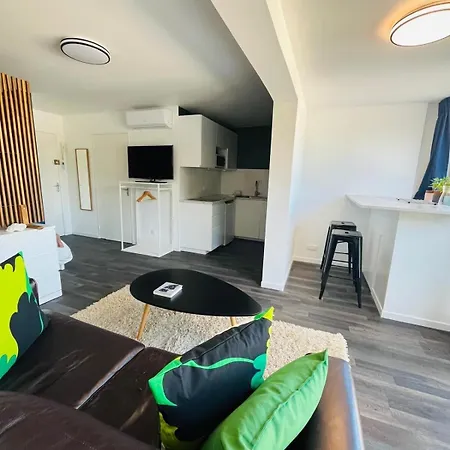 Apartment Le Voltaire, Joli Studio, Proximite De La Gare Et Du Centre, Climatise *