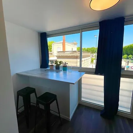 Apartment Le Voltaire, Joli Studio, Proximite De La Gare Et Du Centre, Climatise
